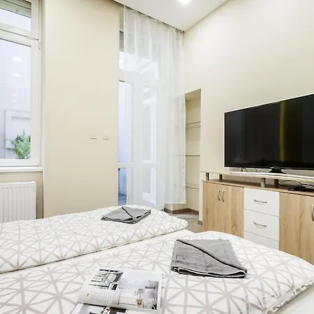 Szalag Utca 6 Flat Castle District